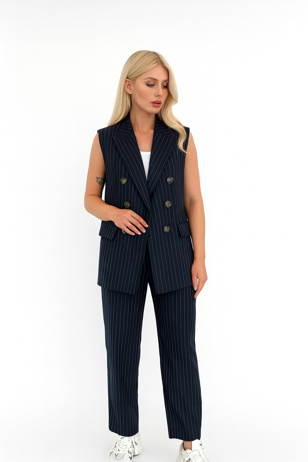 طقم رسمي قطعتين (جاكت+بنطلون) بتصميم مميز وأنيق S40